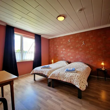 Zum Burghof فندق مرسبورغ