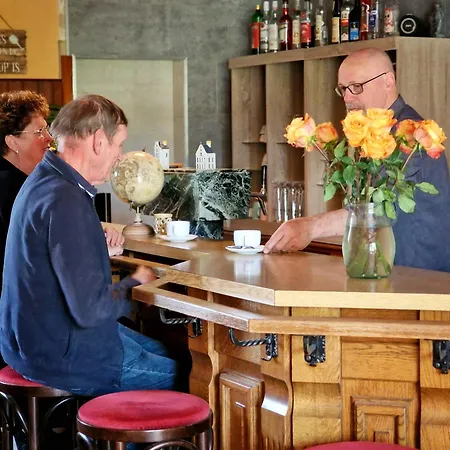 Zum Burghof فندق