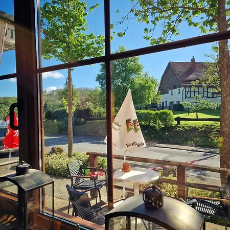 Zum Burghof فندق